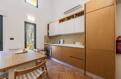 Golem Villa | Villa Dita Qerret | Relaxing Beachfront Stay by PikHost