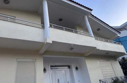Elbasan Villa | Villa e Verdhe - Peaceful Family Retreat with Balcony
