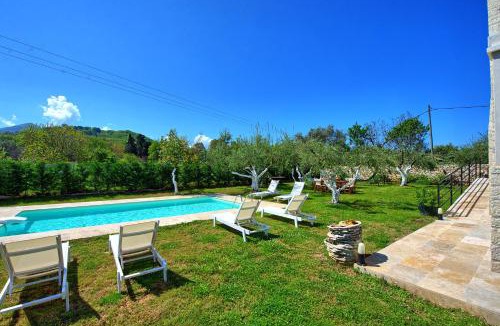 Almiros Beach Villa | Villa Elaia by PosarelliVillas