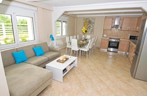 Georgioupolis Villa | Villa Fantasia- Less than 5-Min Walk to Kalivaki Beach