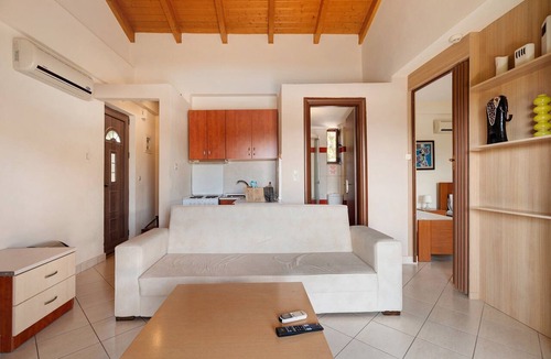 Marathias Villa | Villa 'Fedra' with Balcony and Air Conditioning