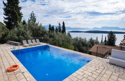 Perigiali Villa | Villa Galatia - Three Bedroom Villa, Sleeps 6