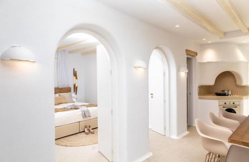 Plaka Villa | Villa Gold & White