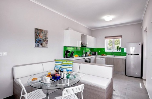 Akrotiri Villa | Villa Horizon by Villa Plus