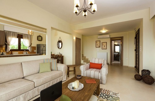 Skouloufia Villa | Villa in Arkadi with Private Pool & Sea Nearby