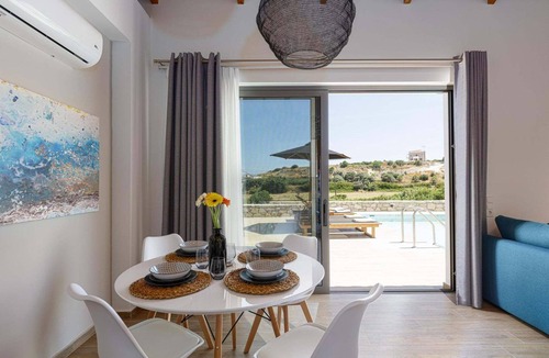 Sfakaki House | Villa in Sfakaki with Private Pool & Beach Access