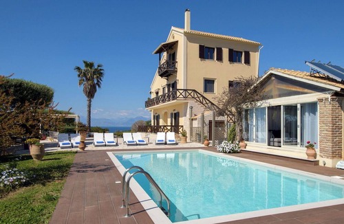 Agios Spyridon Corfu Villa | Villa Irida by PosarelliVillas