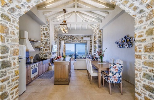 Glossa Villa | Villa Isyren, Divine Sea Views, Private Infinity Pool, Spacious Furnished.