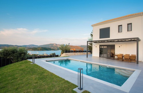 Lygia Villa | Villa Laertis.