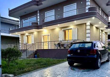 Mbrostar-Urë Villa | Villa Leandro