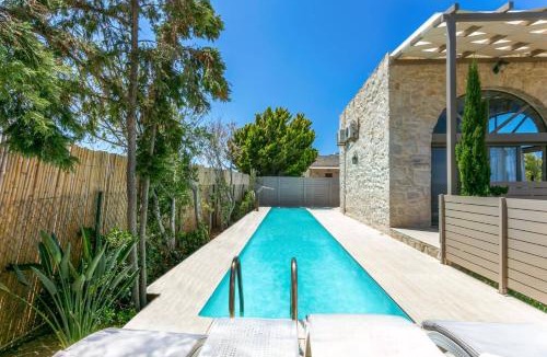 Kato Gouves Villa | Villa Lefkippos by Villa Plus