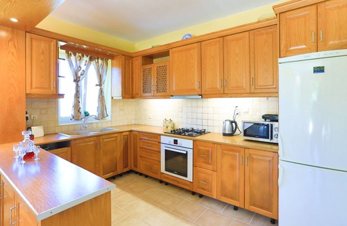 Koutsi House | Villa Lemonita: Brand new, sea views, WiFi, near Loggos