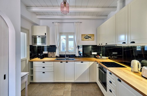 Paros Villa | Villa Leo, 3km From the Paroikia With a Nice View of the Paroikia and Port