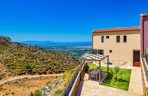 Katochori Villa | Villa Lia with private ecologic pool and amazing view!