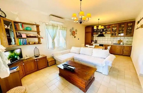 Paralia Ofryniou House | Villa Maddie's Place