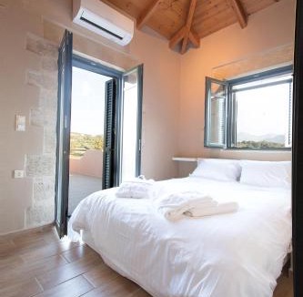 Filaki Villa | Villa Manoutsio - Traditional Cottage Among Olive Trees 500m from Sandy Beach