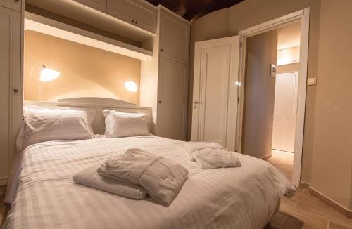 Filaki Villa | Villa Manoutsio - Traditional Cottage Among Olive Trees 500m from Sandy Beach