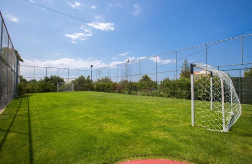 Houdetsi Villa | Villa Mary - Sporty Getaway by etouri