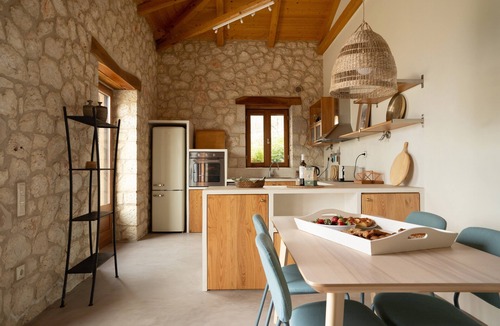 Tsoukaladhes Villa | Villa 'Melivaroni' with Sea View and Wi-Fi