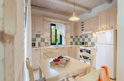 Kokkinon Khorion Villa | Villa Melpomene St George Retreat BY APOKORONAS-VILLAS