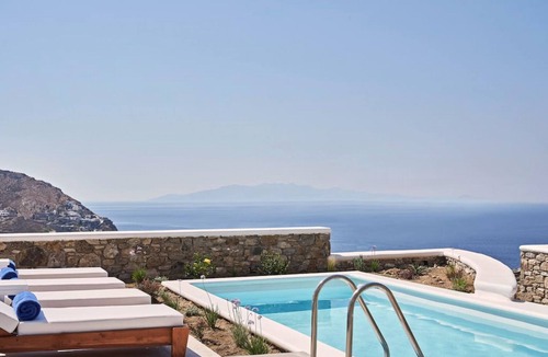Paraga Villa | Villa Montorone- 2BD Luxury villa, near beach Elia