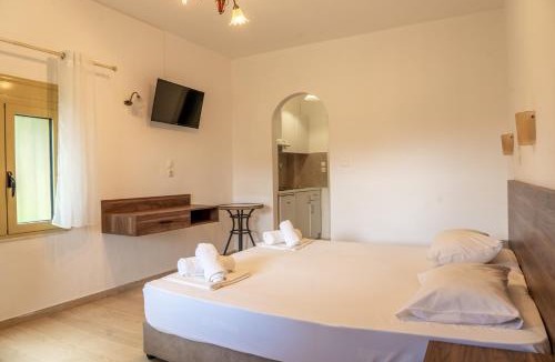 Koukounaries Hotel | Villa Nefeli Skiathos