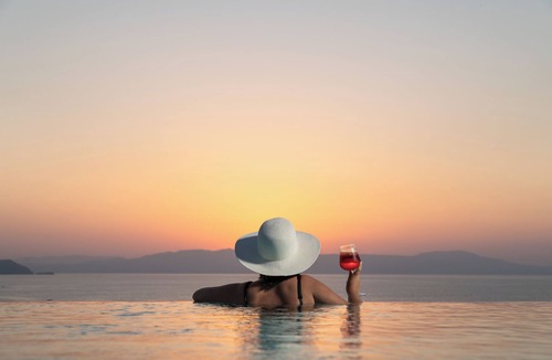 Chania Villa | Villa Nefelia -Luxury 4BR Villa w/Infinity heated Pool/Jacuzzi & Sea View