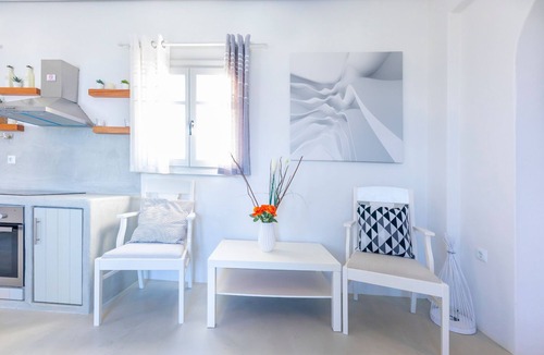 Logaras House | Villa Olena: 2 villas 10 pax 2 pools Punda Beach Paros