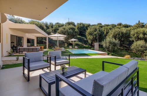 Peroulion Villa | Villa Optima by Villa Plus