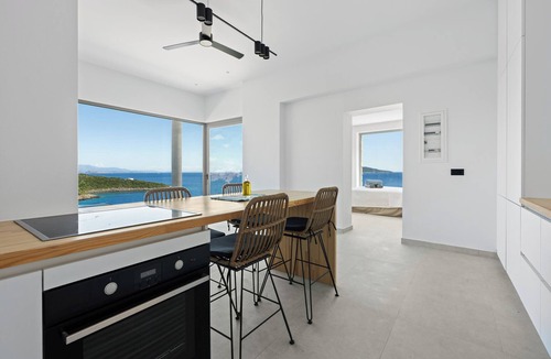 Evgiros Villa | Villa Pano - An Intimate Paradise Just Steps from the Beach