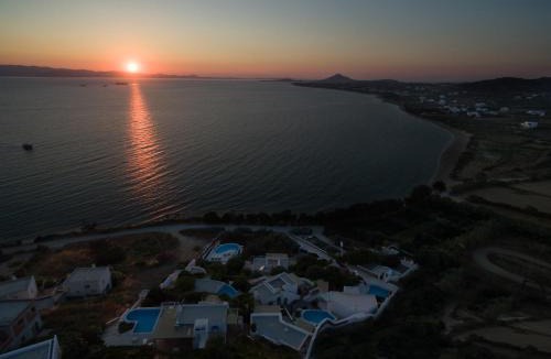 Maragas Hotel | Villa Paradise in Naxos