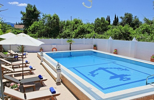 Roda Villa | Villa Paradiso in Agnos