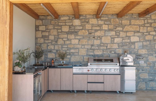 Pefki House | Villa Paradiso Mochlos with 5 Bedrooms, Infinity Pool, Jacuzzi,Olive Tree Garden