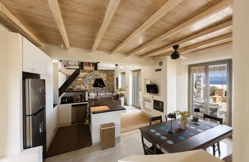 Piso Livadi Villa | VILLA PAROS BY THE SEA-BEACH FRONT VILLA-A SEASIDE SANCTUARY FOR BODY AND SOUL