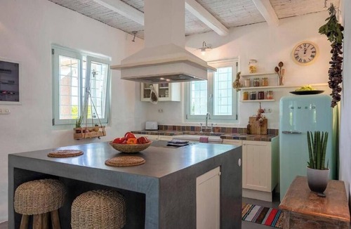 Tingaki Villa | Villa 'Perla Blanca' with Private Pool, Wi-Fi and Air Conditioning