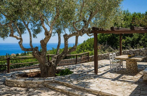 Skinaria Apartment | Villa Poseidon - Executive Suite In Zante w/Pool