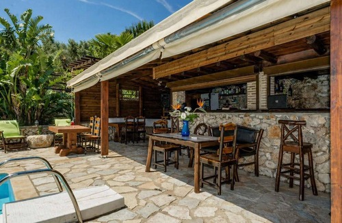 Skinaria Apartment | Villa Poseidon - Family Suite In Zante w/Pool