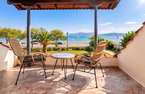 Gefira Mpania House | Villa Psani Beachfront Escape With Garden