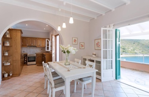 Agios Stefanos Villa | Villa Rahi - Charming House with Sea Views in Agios Stephanos near Beach