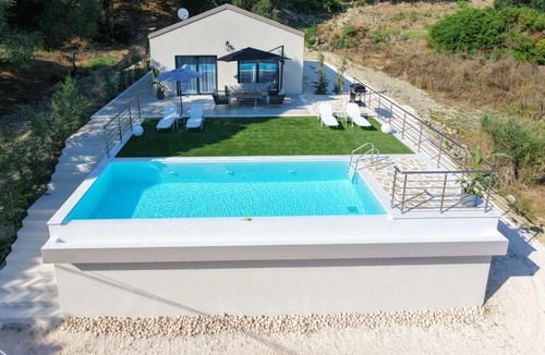Vitalades Villa | Villa Rinoula-private pool