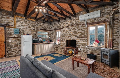 Karpenisi House | Villa Riverwood