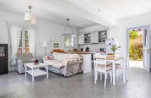 Skopelos Town Villa | Villa Rodia with swimming pool on Skopelos Island
