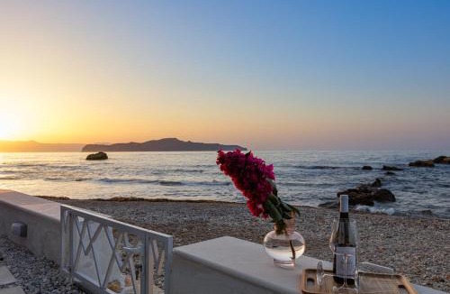 Kato Galatas Villa | Villa Seashell -Wonderful newly renovated villa on the beach