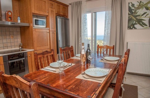 Nisaki Villa | Villa 'Sotiris' with Sea View, Wi-Fi and Air Conditioning