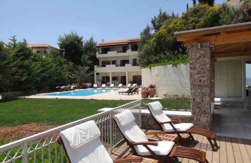 Petrothalassa Villa | VILLA STARCHART
