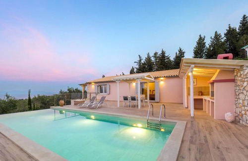 Ieromonachos Villa | Villa Strati - Spacious Villa with Wonderful Sea Views near Gaios and Beach