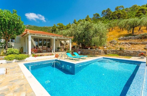 Votsi Villa | Villa Tassoula: Large Private Pool, Walk to Beach, WiFi