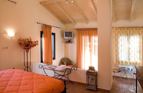Tsoukaladhes Apartment | VILLA TIMOKLIA