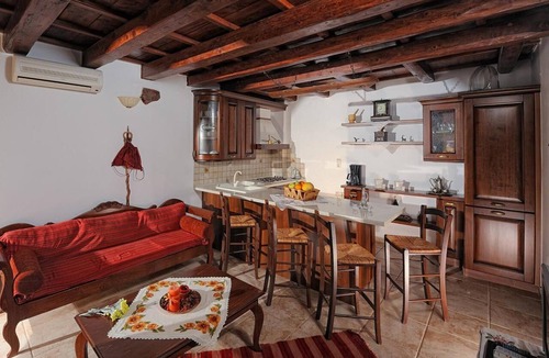 Sellia Villa | Villa 'Two-Bedroom Apartment - Garden View' with Mountain View, Wi-Fi and Air Conditioning