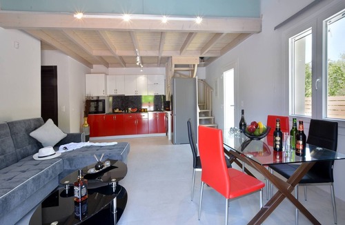 Dafnata Villa | Villa Ventus Sleeps 7 with Parking